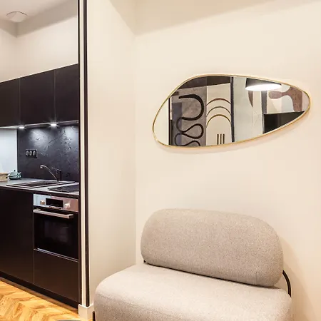 Maisons Du Monde & - 4*