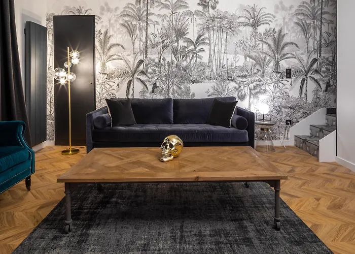 Maisons Du Monde & - 4*