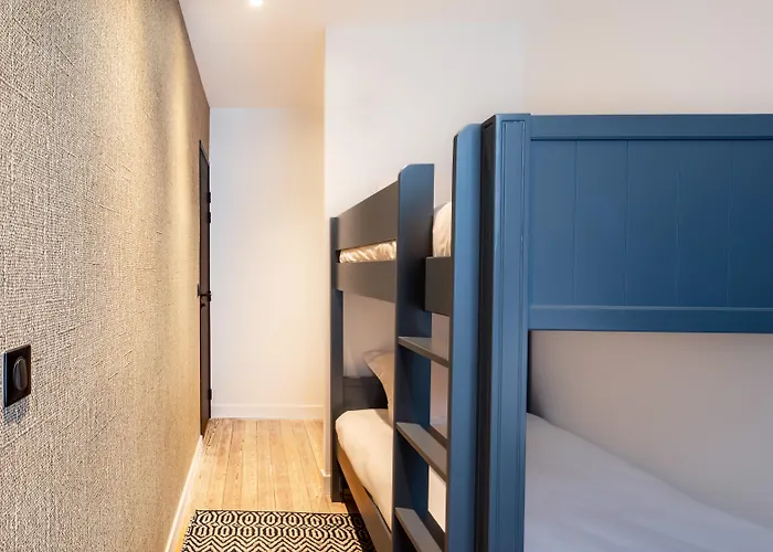 Maisons Du Monde & - 4*