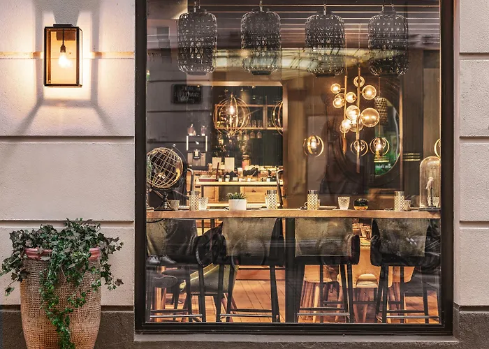 Maisons Du Monde & - 4*