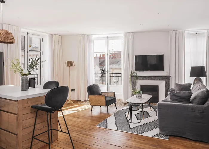 Maisons Du Monde & - 4*